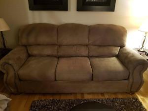 Couch and love seat set good condition!