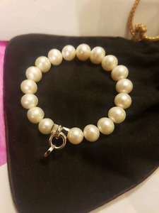 Cultured pearl bracelet