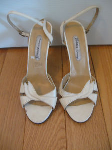 DRESSY CREAM-COLOURED OPEN-TOED & HEELED STRAPPED HIGH