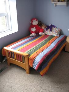 Futon with quilt and sheets