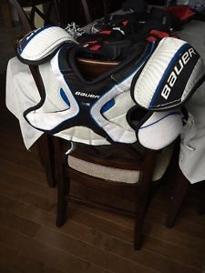 Hockey shoulder pads - very good condition
