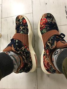 KD 7 Florals EXT QS size 10