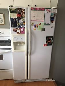 Kenmore Side by side fridge with ice/water maker