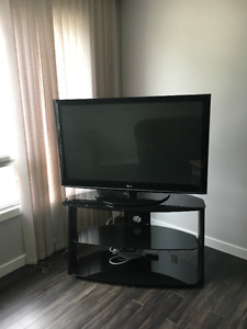 LG TV For Sale Comes WIth TV Stand!!!