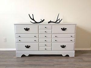 LIGHT GREY DRESSER