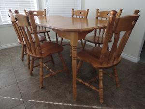 Maple kitchen table with 6 chairs