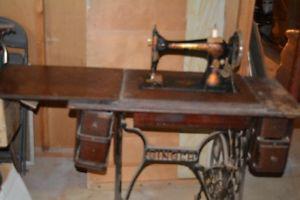 Old Singer Sewing table with Sewing machine