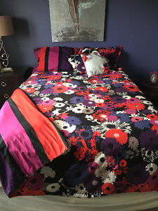Queen size Distinctly Home Duvet Cover