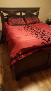 Queen size bed and matching dresser