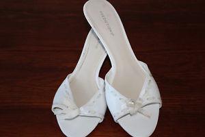 REDUCED AGAIN***size 7 1/2 white shoes $4 obo
