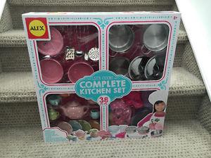 ==Unopened==$22 for 38pcs Complete Kitcehn Playset (NEW)