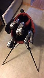 Wilson golf bag and irons.