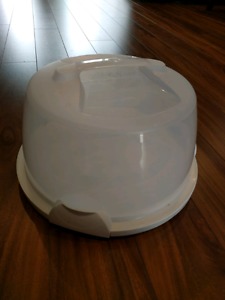 Wilson round cake carrier box dome