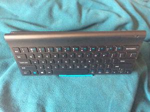 Wireless keyboard, near new condition, with case