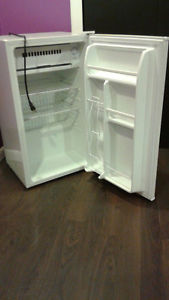 small bar /dorm fridge