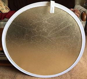 30" Booth Gold/ White reflector with case