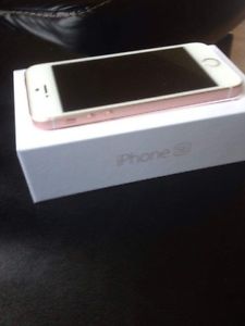 32Gb rose gold iPhone se