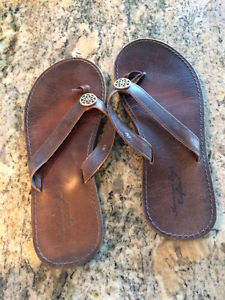 American Eagle sandals *next to new*