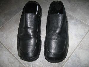 BLACK LEATHER LOAFER-STYLE LADIES SHOES [7.5 SIZE]