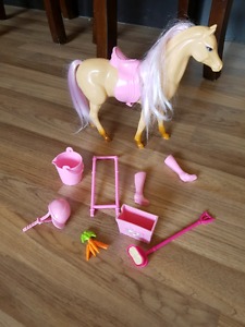 Barbie equine set