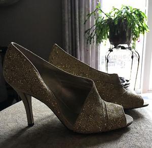 Beautiful Gold shoes - size 10
