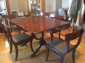 Beautiful Mahogany Dining Table and 6 Chairs