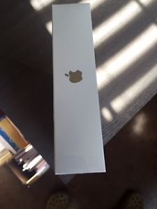 Brand New Never Opened From Package IPAD Wi-Fi 32GB (Gold)