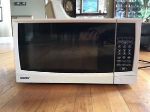DANBY Microwave - used for 8 months!