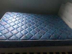 Double bed: mattress and box spring
