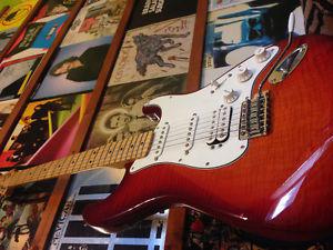  Fender Stratocaster HSS Plus Top (aged cherry)