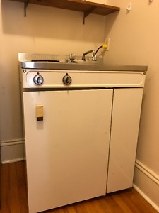 Fridge, sink and stove top unit