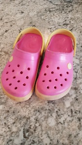 Girls Pink Crocs 