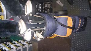 Ladies Right Hand Spalding Golf Clubs With Bag and Cart