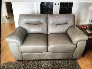 Leatherette Loveseat*******EXCELLENT CONDITION******LIKE NEW