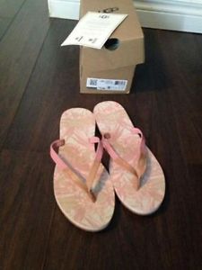 NEW AUTHENTIC UGG FLIP FLOPS SIZE 8 FROM SOFTMOC