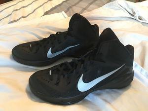 New Nike Hyper Dunk basketball shoes (size 10)