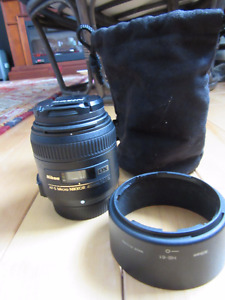 Nikon 40mm f/2.8 G AF/ S DX Micro Nikkor Lens