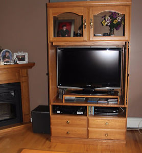 OAK ENTERTAINMENT CENTER WITH TELEVISION