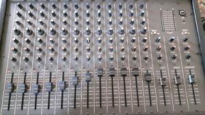 Peavey 12 channel mixer