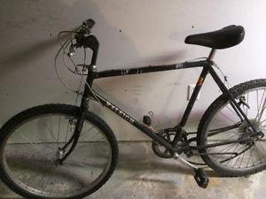 Raleigh 18 speed mountain bike, (26 Inch tires)