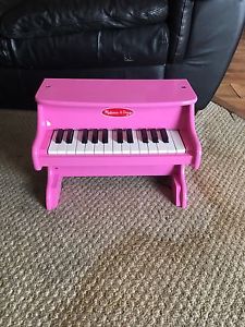 SELLING KIDS PIANO NOW