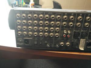 SR32-4 Mackie anolog mixing console 200$ OBO