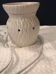 Scentsy electric wax warmer white