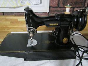 Singer Featherweight Sewing Machine Vintage and Collectible