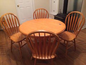 Small dinning set with 4 chairs