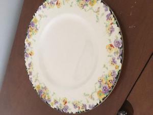 Vintage Royal Doulton china dinner plates - wild pansy