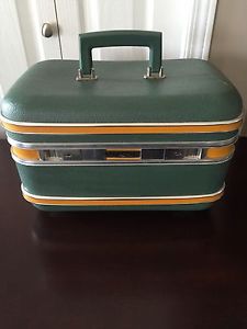 Vintage Train Case Luggage / Make Up Case