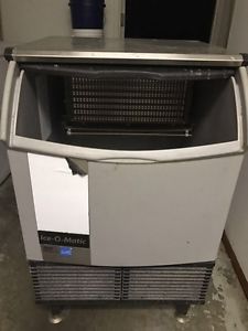 Wanted: Industrial Ice machine for sale !