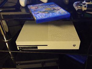 Xbox One S Halo Collection Bundle (500GB) - Used April 