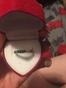 10 k white gold and emerald ring